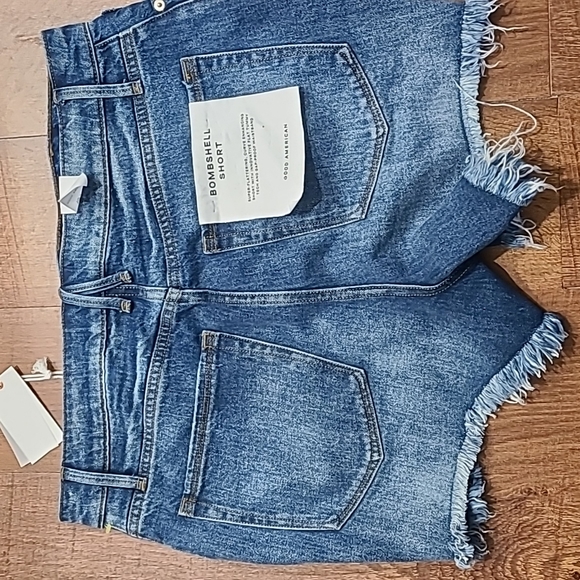 Good American Jeans Bombshell Shorts High Rise Cut Off Distressed Size 30 - Picture 6 of 6